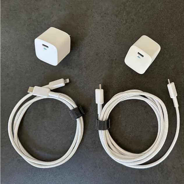 携帯充電器（Type-C、Lightning）